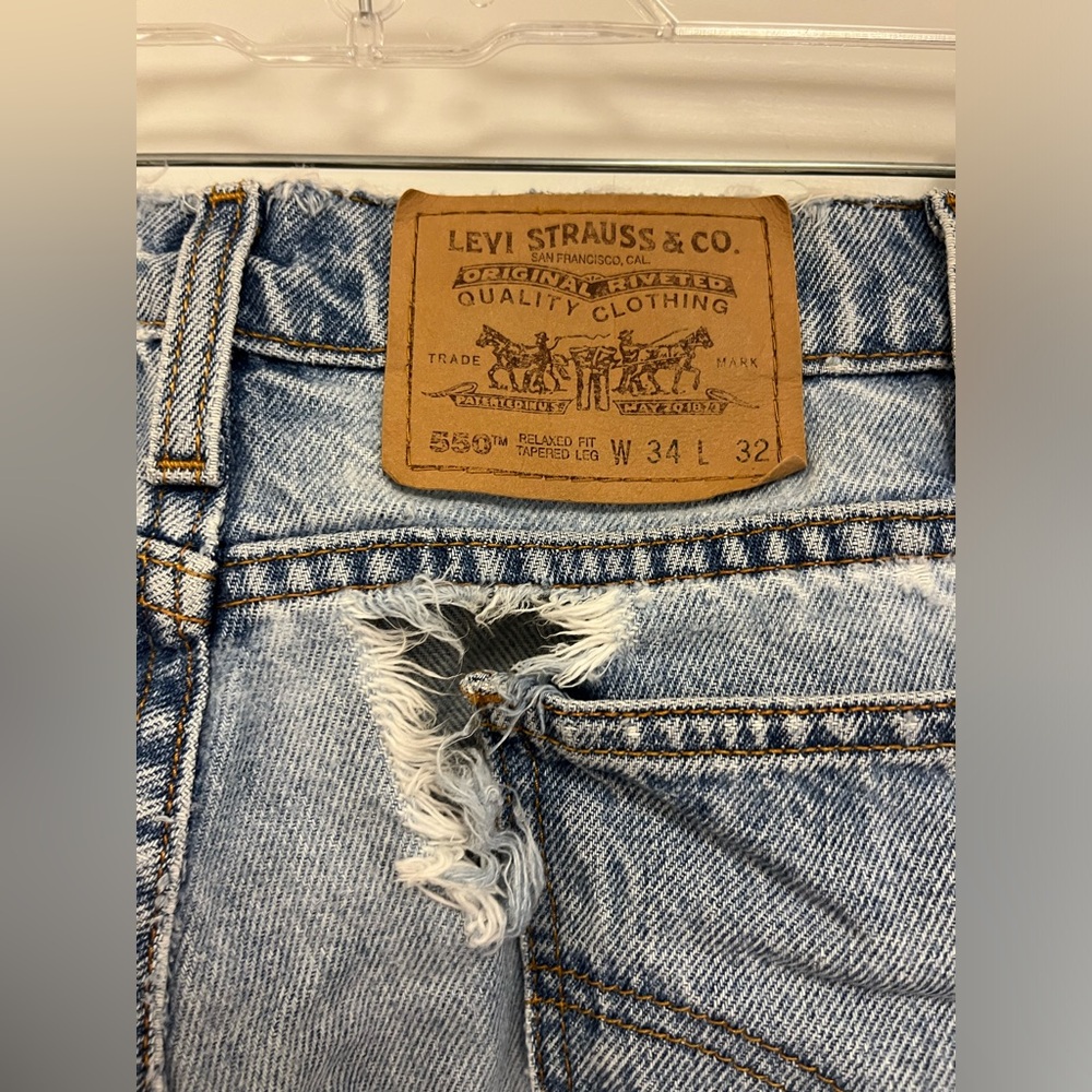 Levis 550 Relaxed Fit Jeans Mens 34x32 Blue Denim Distressed Destroyed